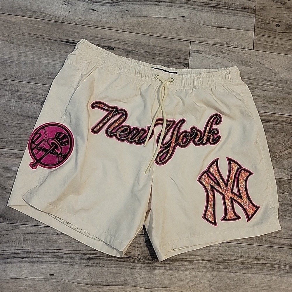 Pro Standard New York Yankees MLB Confetti Shorts Sewn Logo Cream‎ Medium